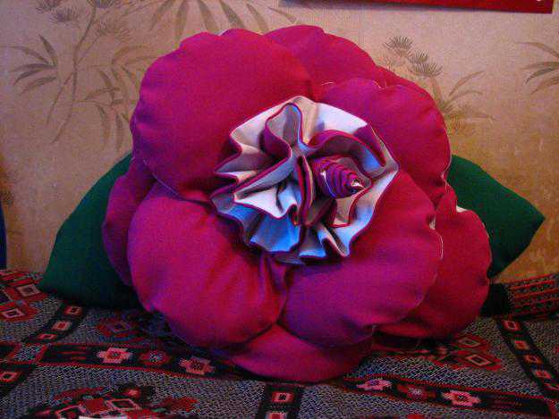 Декоративная подушка «Роза»