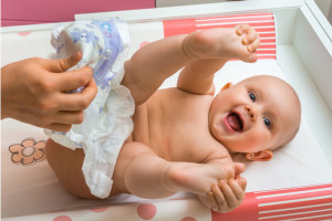 Как поменять подгузник и что нужно для гигиены новорожденного ребенка?